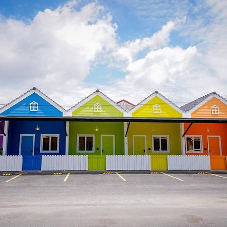 Auranad Tinyhouse Bandar Tanah Merah Wifi Netflix Luaran gambar