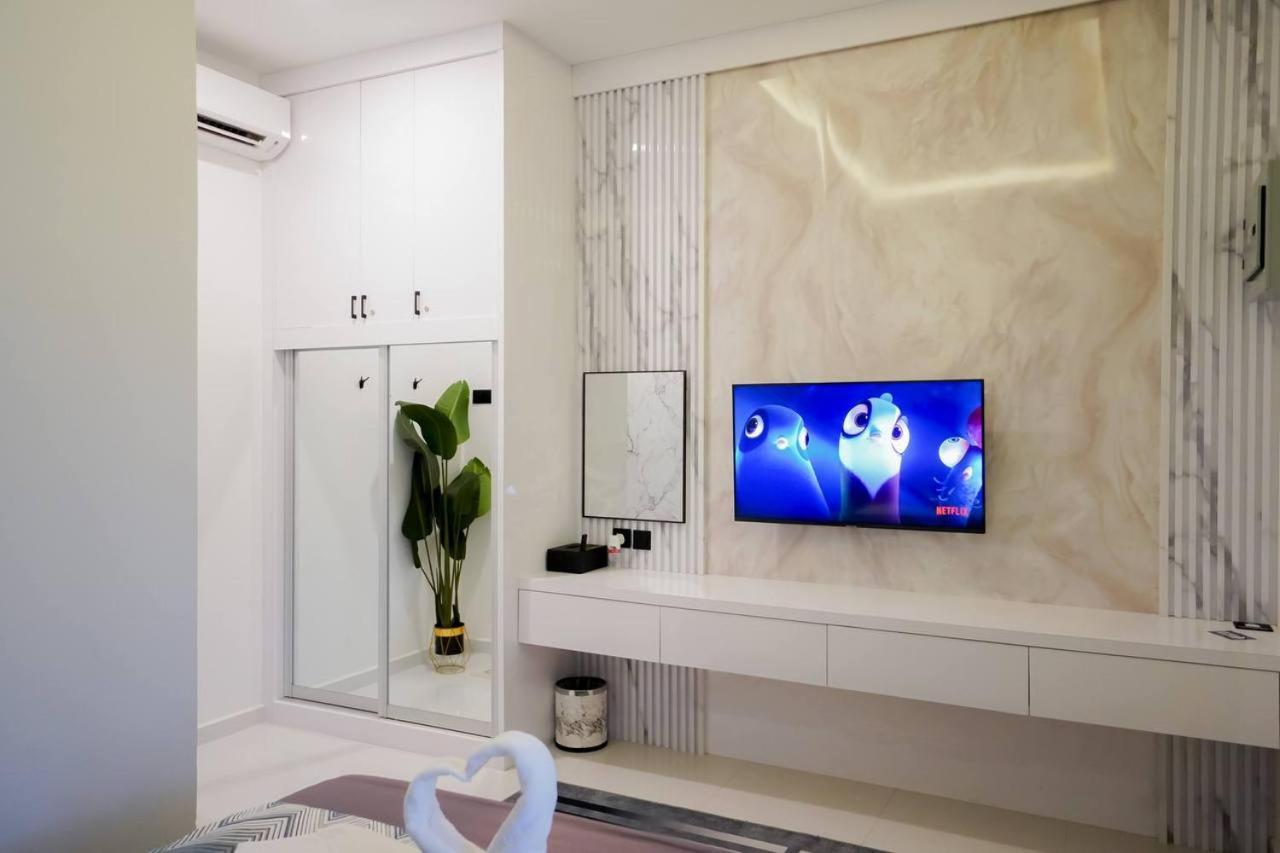 Auranad Tinyhouse Bandar Tanah Merah Wifi Netflix Luaran gambar