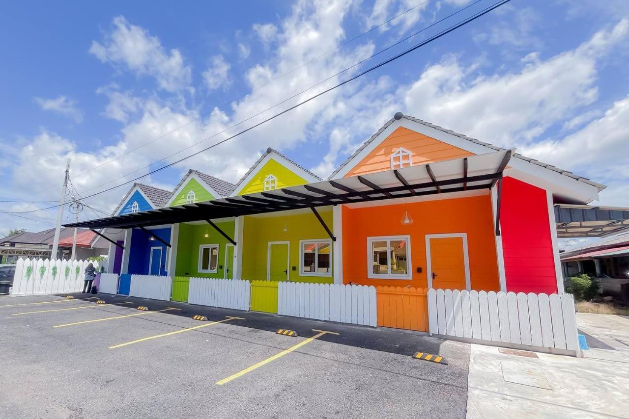 Auranad Tinyhouse Bandar Tanah Merah Wifi Netflix Luaran gambar