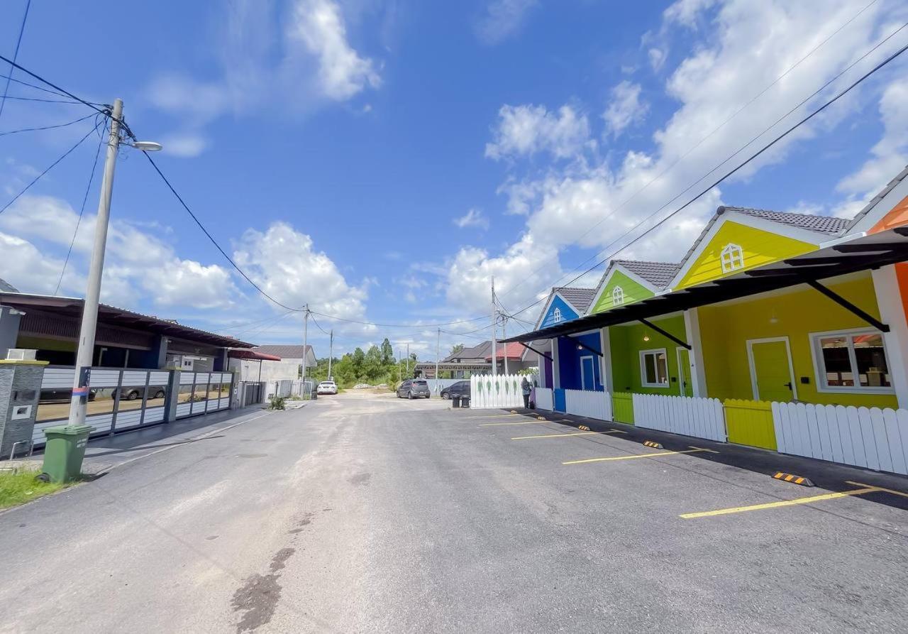 Auranad Tinyhouse Bandar Tanah Merah Wifi Netflix Luaran gambar
