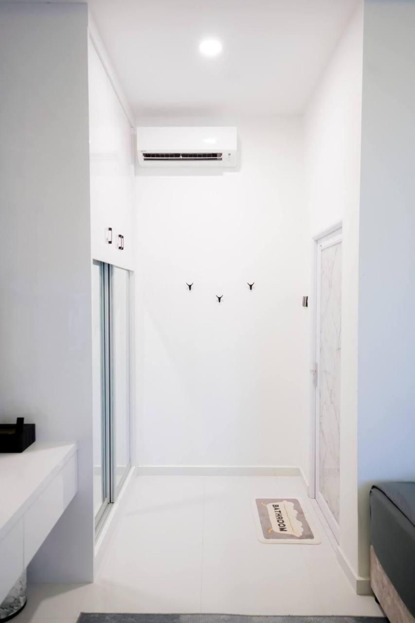 Auranad Tinyhouse Bandar Tanah Merah Wifi Netflix Luaran gambar