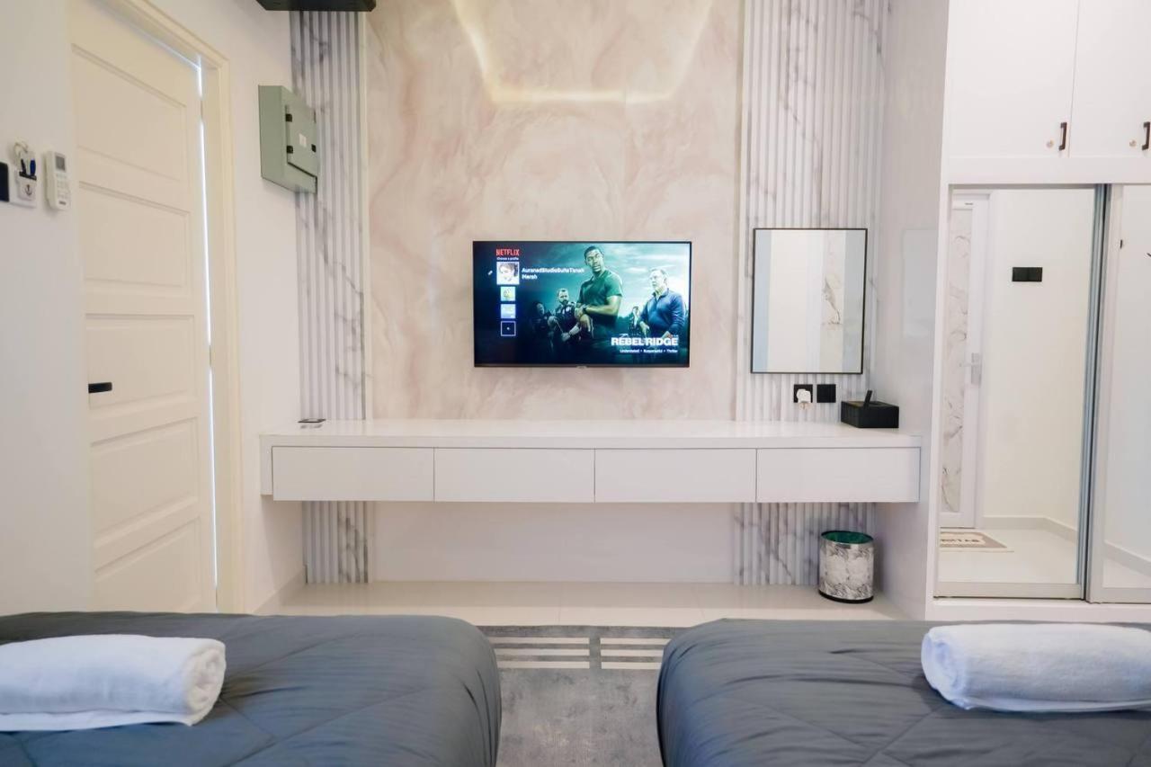 Auranad Tinyhouse Bandar Tanah Merah Wifi Netflix Luaran gambar