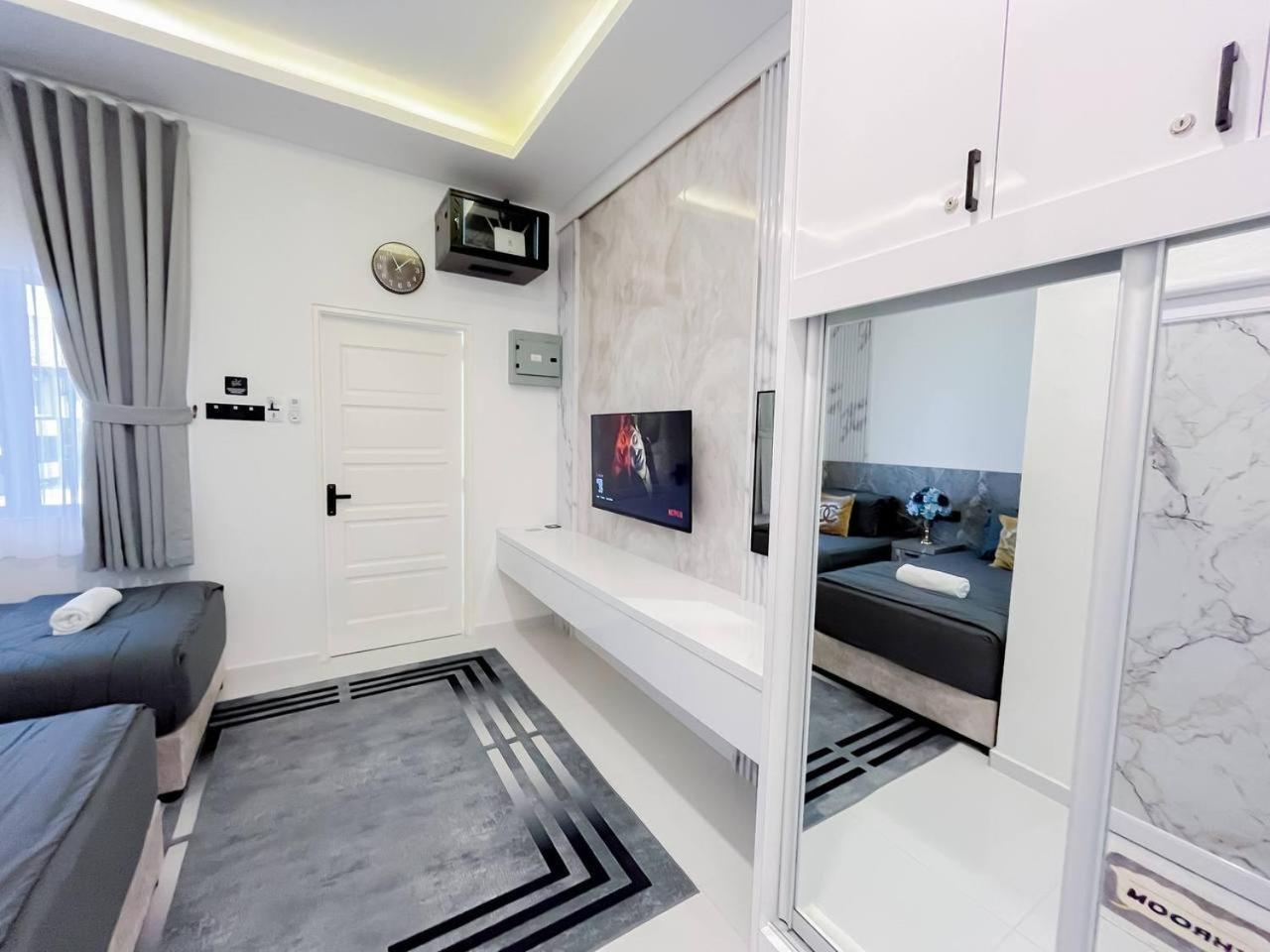 Auranad Tinyhouse Bandar Tanah Merah Wifi Netflix Luaran gambar